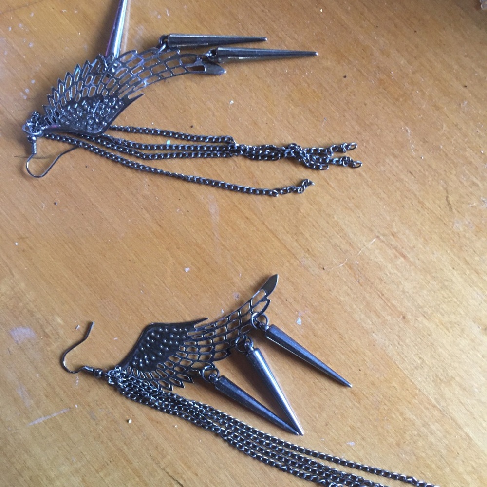 🤡 5 for 20 🤡 Winged spiked chain earrings
